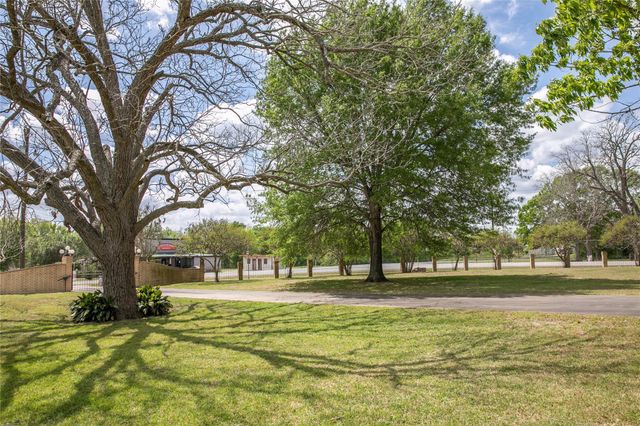 5655 Main Street, Chappell Hill, TX 77426