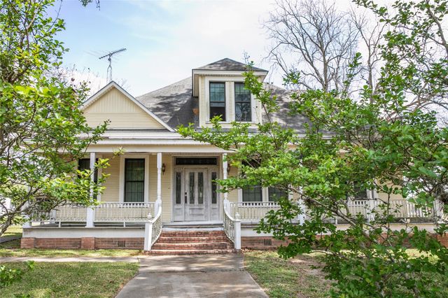 5655 Main Street, Chappell Hill, TX 77426