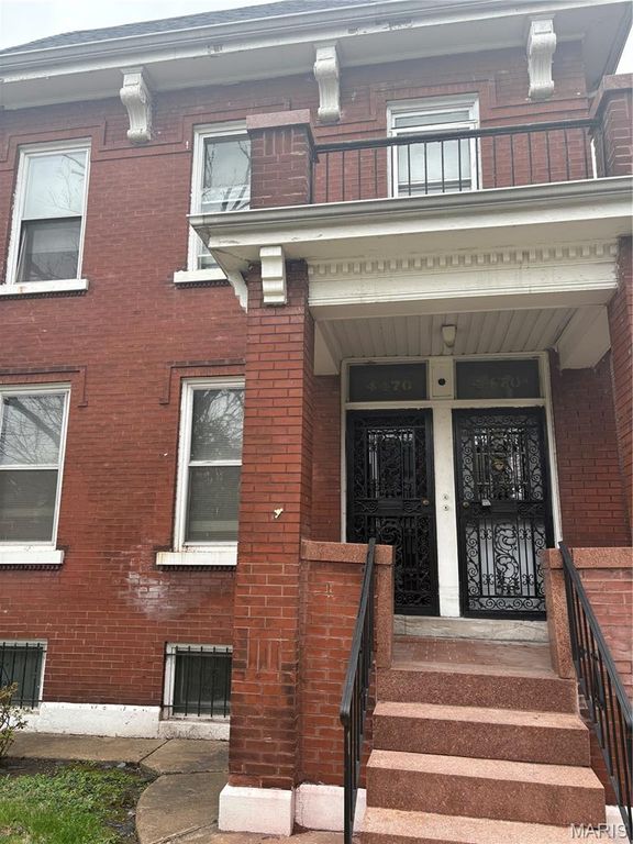 4470 Clarence Avenue, St Louis, MO 63115