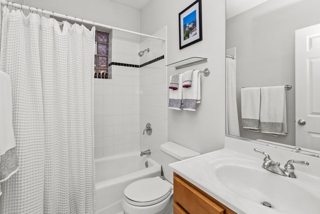 3928 N GREENVIEW Avenue 2, Chicago, IL 60613