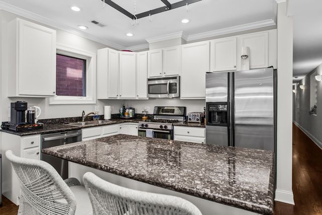 3928 N GREENVIEW Avenue 2, Chicago, IL 60613