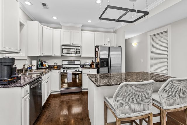 3928 N GREENVIEW Avenue 2, Chicago, IL 60613