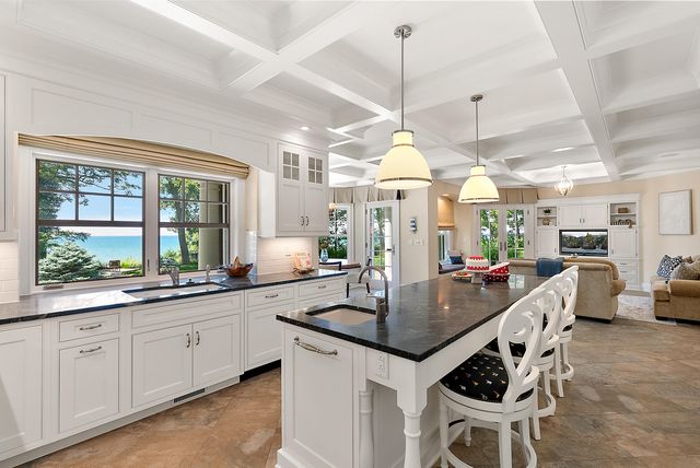 228 74th Street, South Haven, MI 49090