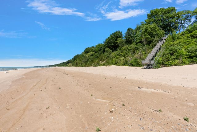 228 74th Street, South Haven, MI 49090