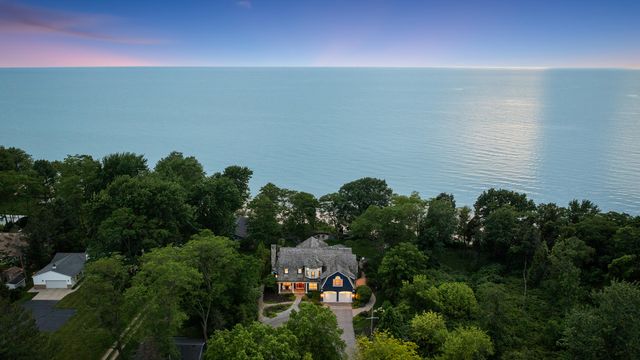 228 74th Street, South Haven, MI 49090