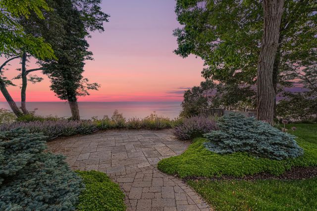 228 74th Street, South Haven, MI 49090
