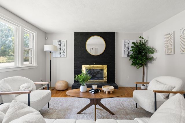15 Bradford St, Stoughton, MA 02072