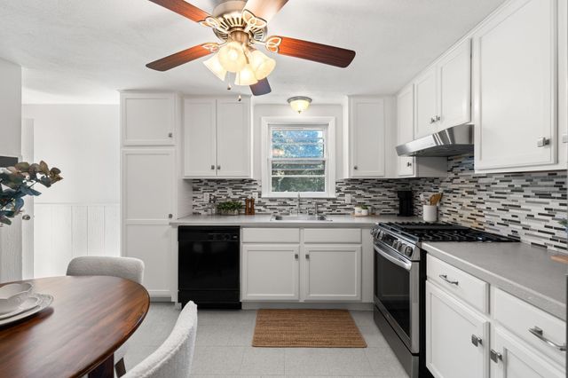 15 Bradford St, Stoughton, MA 02072