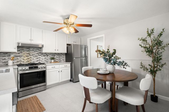 15 Bradford St, Stoughton, MA 02072