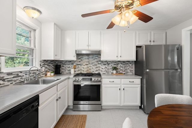 15 Bradford St, Stoughton, MA 02072