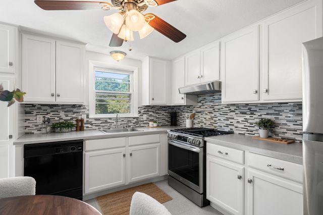 15 Bradford St, Stoughton, MA 02072