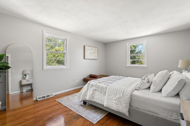 15 Bradford St, Stoughton, MA 02072