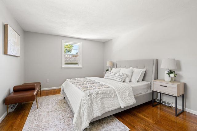 15 Bradford St, Stoughton, MA 02072