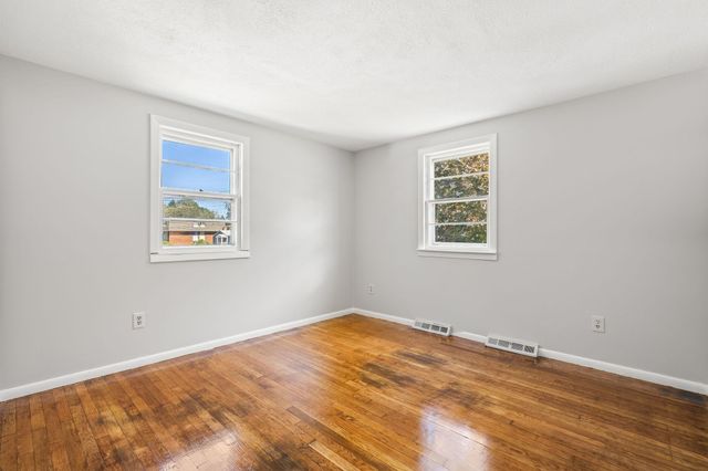 15 Bradford St, Stoughton, MA 02072