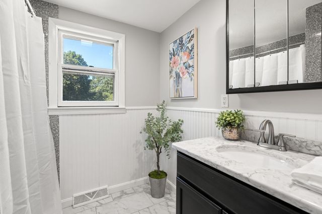 15 Bradford St, Stoughton, MA 02072