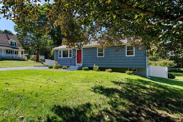 15 Bradford St, Stoughton, MA 02072