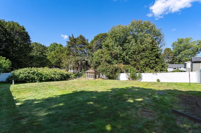 15 Bradford St, Stoughton, MA 02072