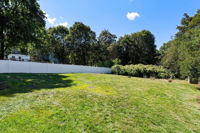 15 Bradford St, Stoughton, MA 02072