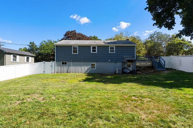 15 Bradford St, Stoughton, MA 02072