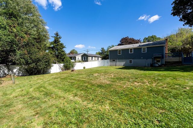 15 Bradford St, Stoughton, MA 02072