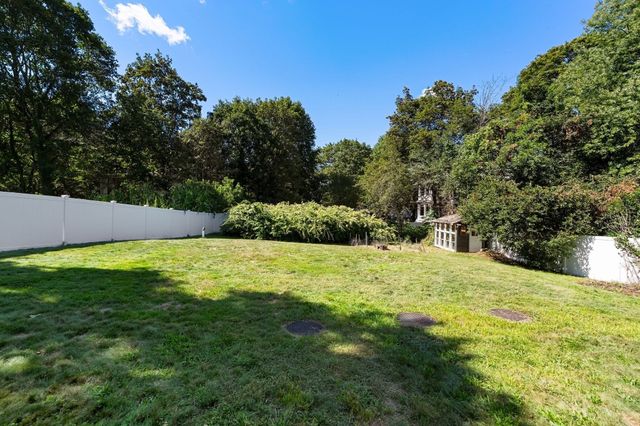 15 Bradford St, Stoughton, MA 02072