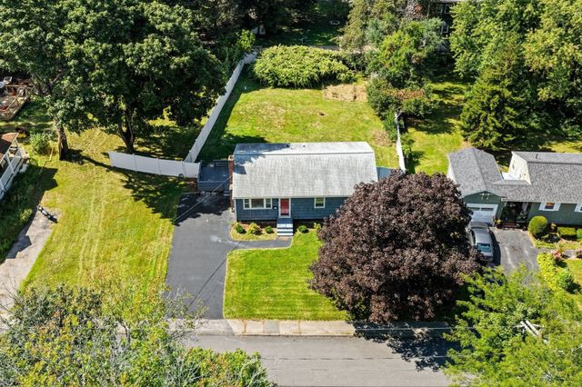 15 Bradford St, Stoughton, MA 02072