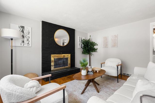 15 Bradford St, Stoughton, MA 02072