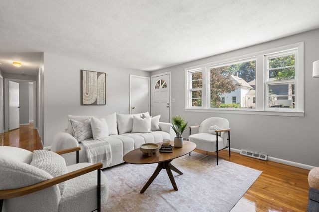 15 Bradford St, Stoughton, MA 02072
