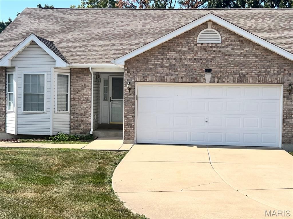 1031 Red Oak Court, Warrenton, MO 63383