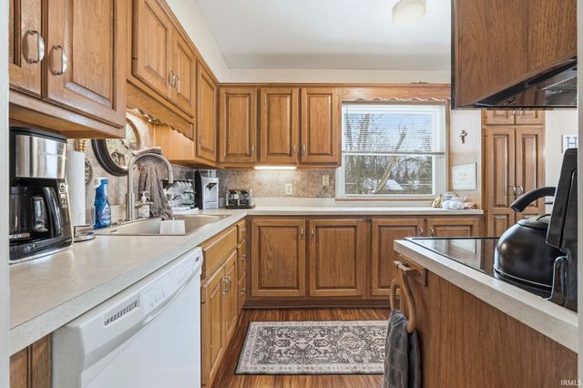 2542 Deerwood Drive, Fort Wayne, IN 46825