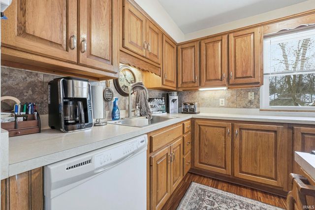 2542 Deerwood Drive, Fort Wayne, IN 46825