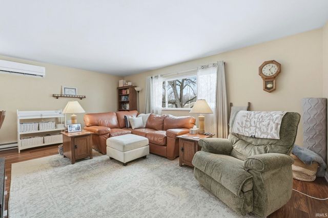 2542 Deerwood Drive, Fort Wayne, IN 46825