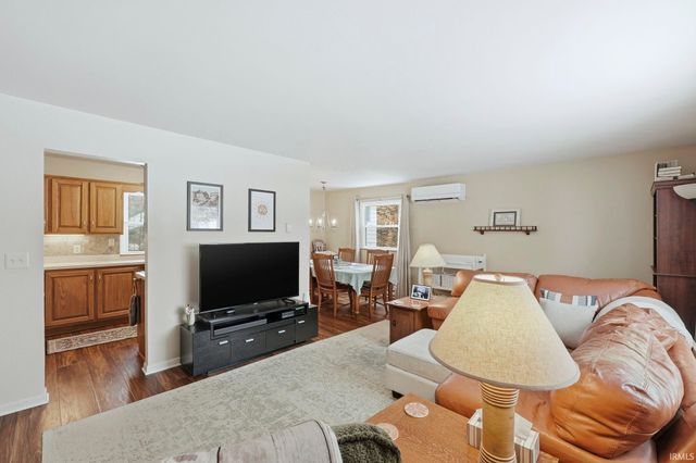 2542 Deerwood Drive, Fort Wayne, IN 46825