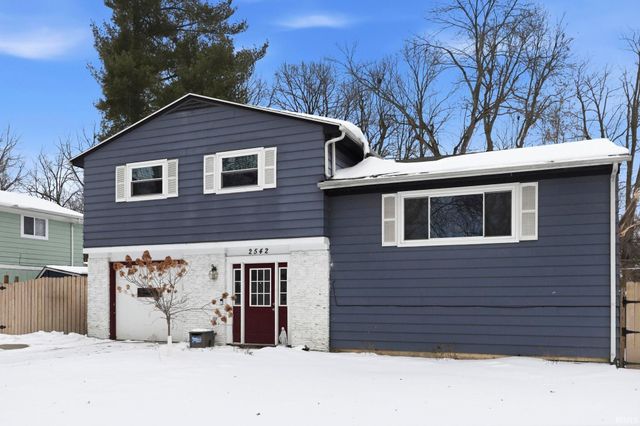 2542 Deerwood Drive, Fort Wayne, IN 46825