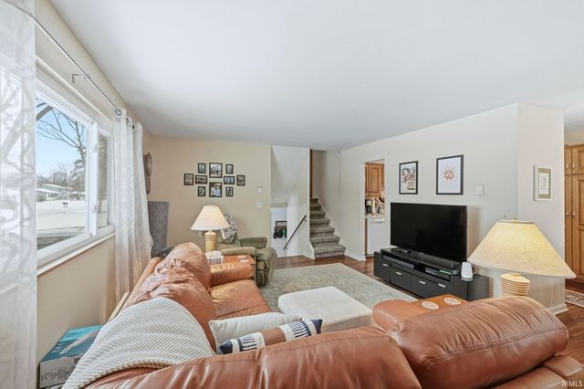 2542 Deerwood Drive, Fort Wayne, IN 46825