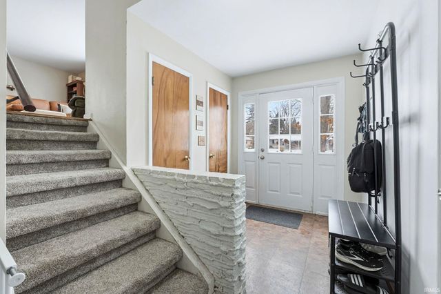 2542 Deerwood Drive, Fort Wayne, IN 46825