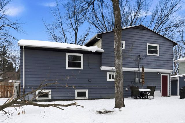 2542 Deerwood Drive, Fort Wayne, IN 46825