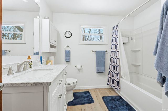 2542 Deerwood Drive, Fort Wayne, IN 46825