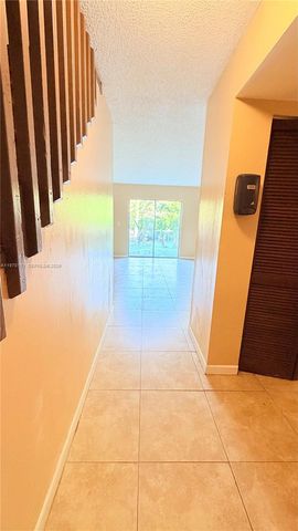 948 SW 74th Ave 948, North Lauderdale, FL 33068