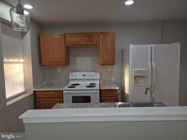 1042 ELLICOTT DR, Baltimore, MD 21216