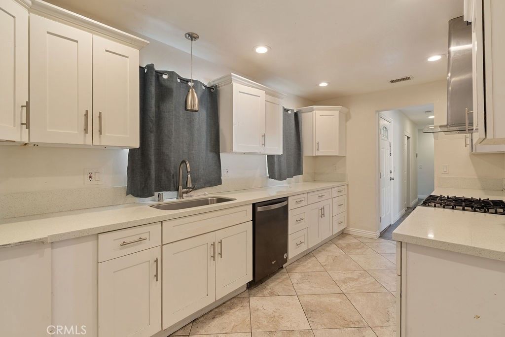 Image 4 of property listing at 9116 G Avenue, Hesperia, CA 92345