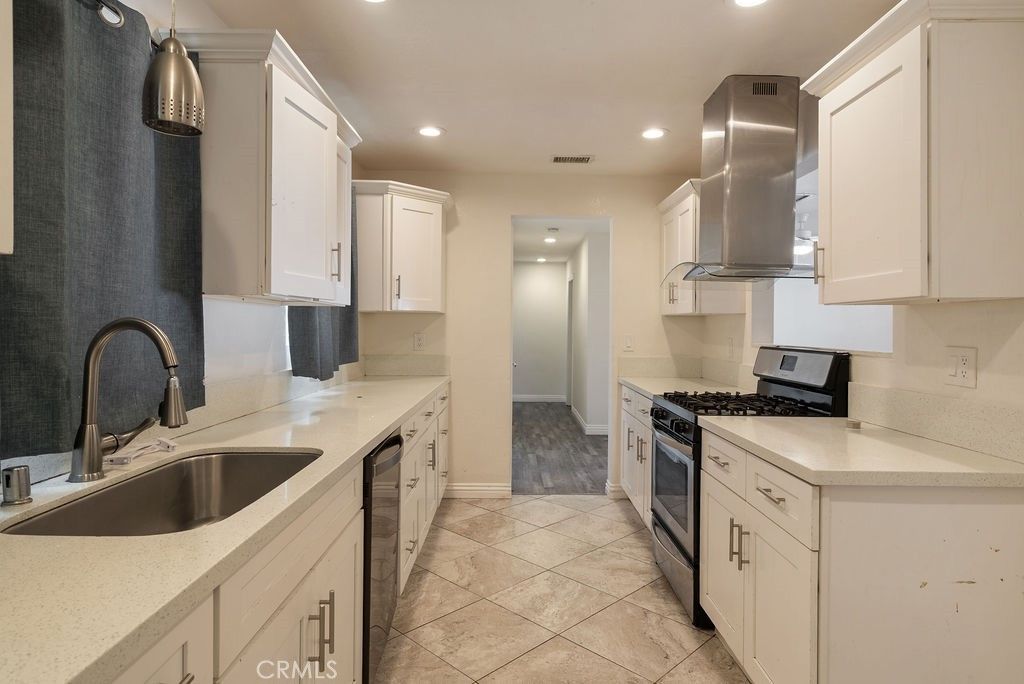 Image 6 of property listing at 9116 G Avenue, Hesperia, CA 92345