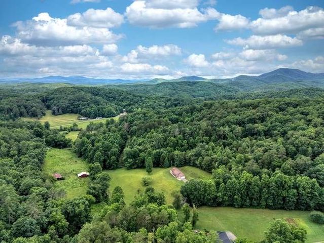 200 Gold Leaf Lane, Murphy, NC 28906