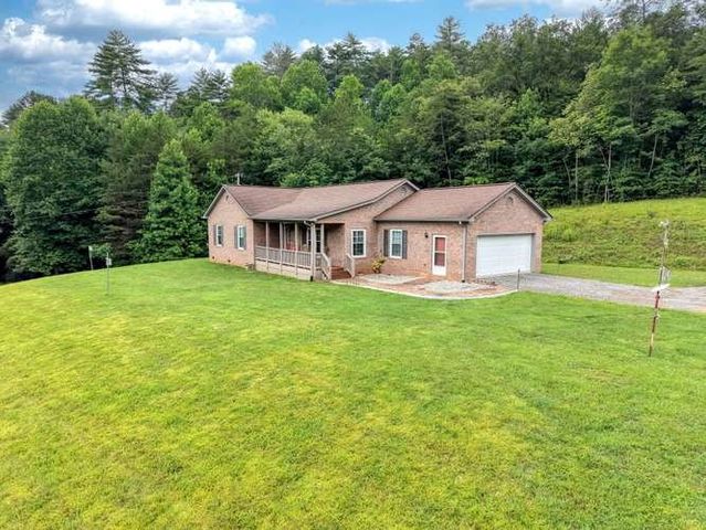 200 Gold Leaf Lane, Murphy, NC 28906