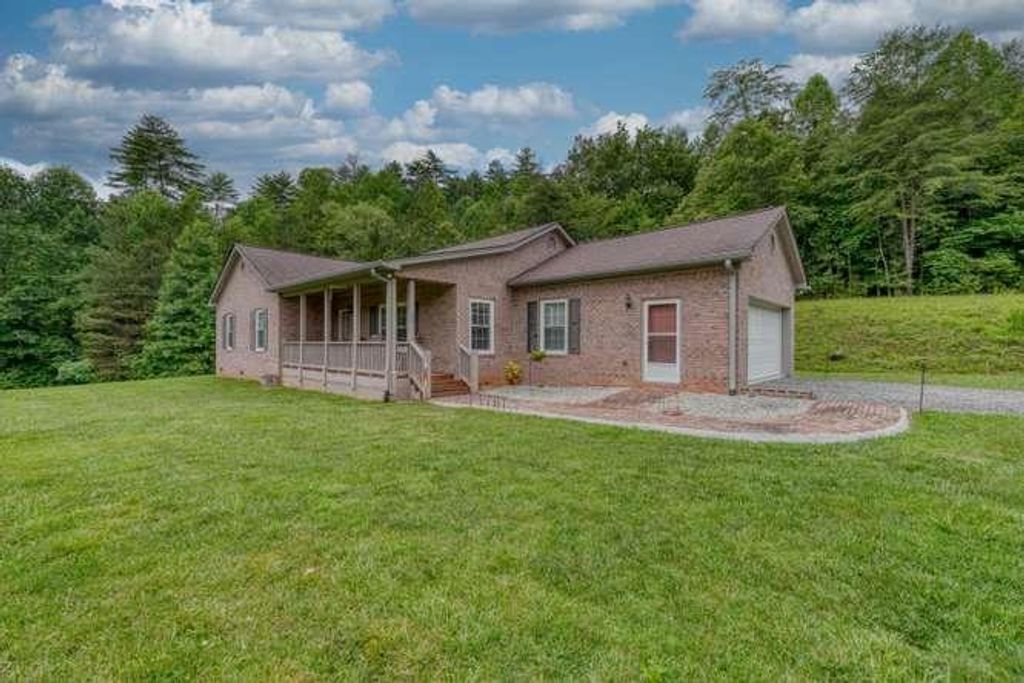 200 Gold Leaf Lane, Murphy, NC 28906