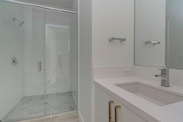 1211 Caroline Street, 907, Houston, TX 77002