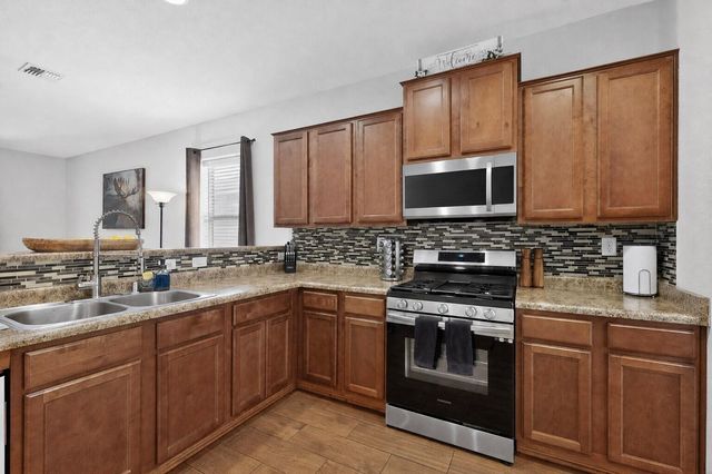 2923 Bosque De Oro Drive SW, Albuquerque, NM 87121
