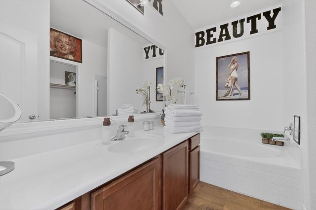 2923 Bosque De Oro Drive SW, Albuquerque, NM 87121