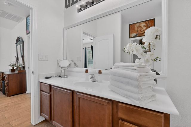 2923 Bosque De Oro Drive SW, Albuquerque, NM 87121