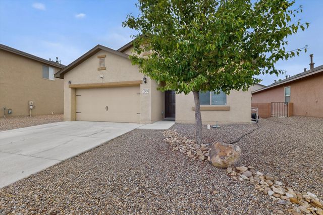 2923 Bosque De Oro Drive SW, Albuquerque, NM 87121